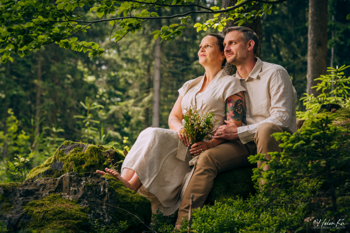 Když se fotí lesní svatba.